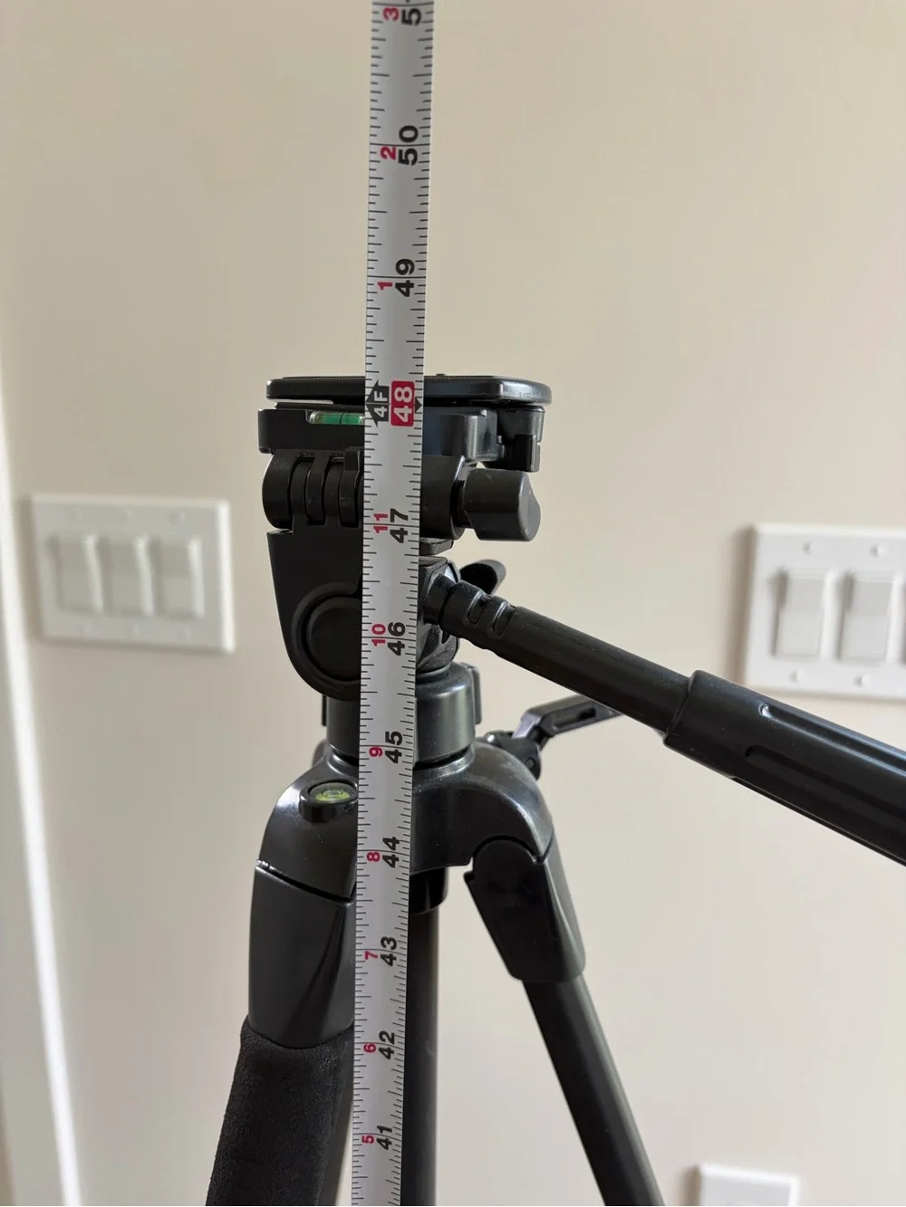 Lightweight Black Camera Sunpak 5858DLX Tripod with 3-Way Pan Head Like New